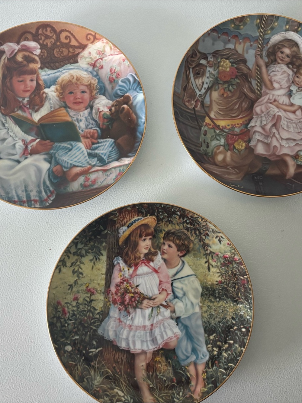 Victorian-Style Decorative Porcelain Wall Plate — Pink, Cream, Blue